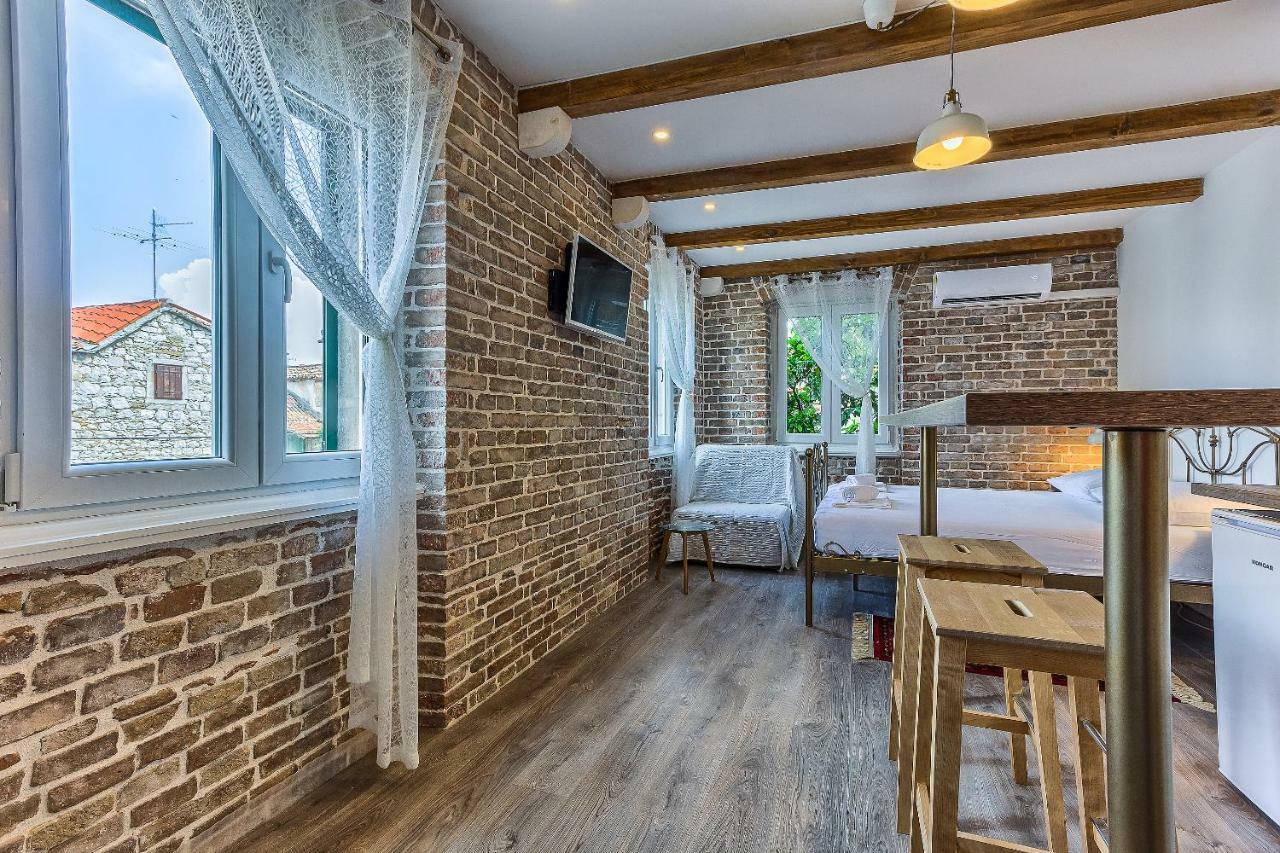 Charming Studio Apartment สปลิท ภายนอก รูปภาพ