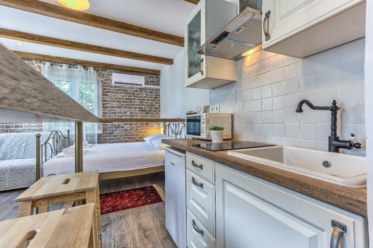 Charming Studio Apartment สปลิท ภายนอก รูปภาพ