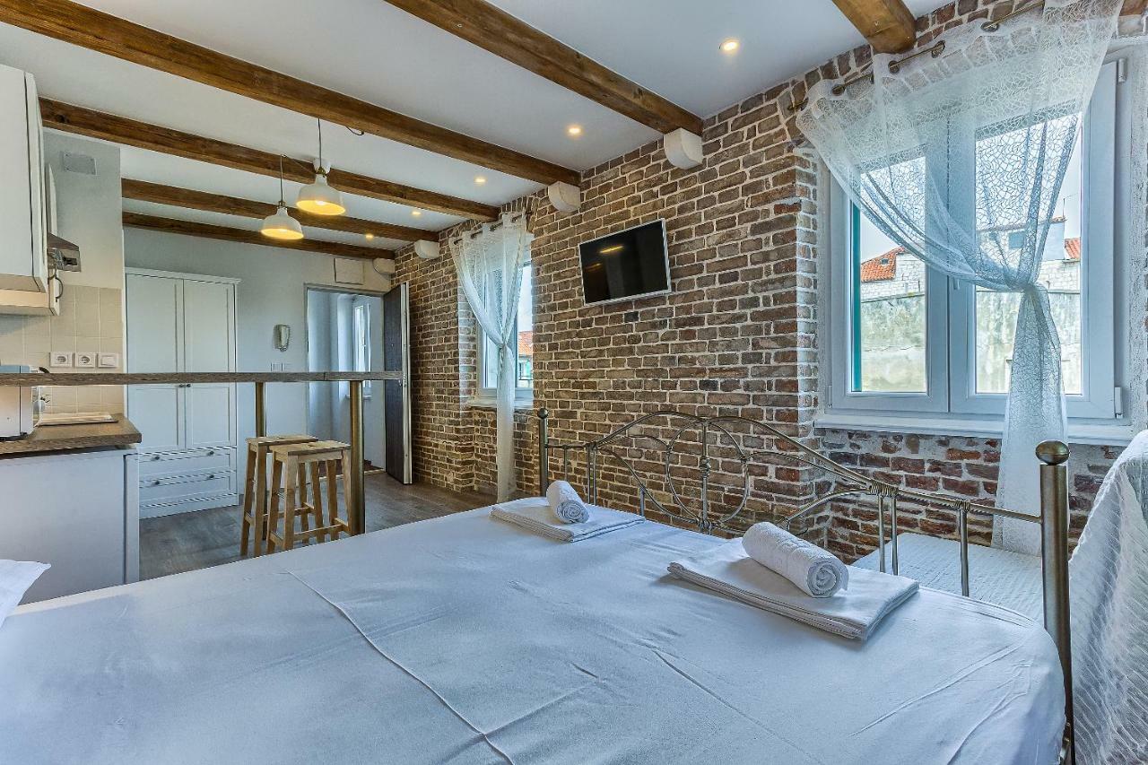 Charming Studio Apartment สปลิท ภายนอก รูปภาพ