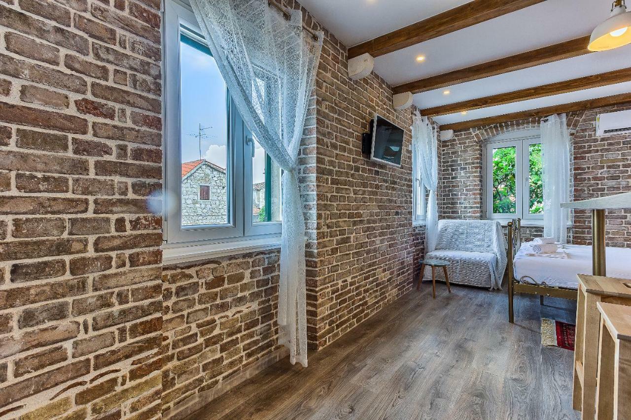 Charming Studio Apartment สปลิท ภายนอก รูปภาพ