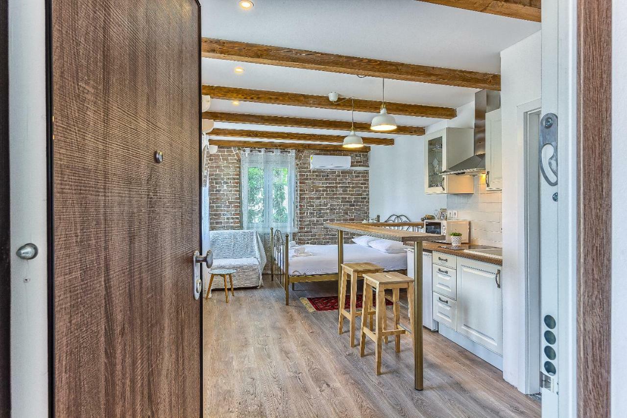 Charming Studio Apartment สปลิท ภายนอก รูปภาพ